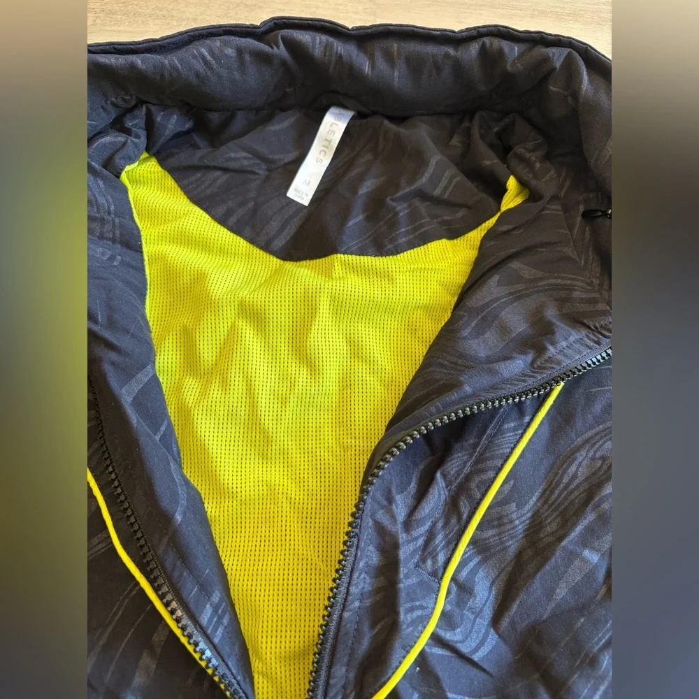 Fabletics Cropped Jacket - Picture 4 of 5